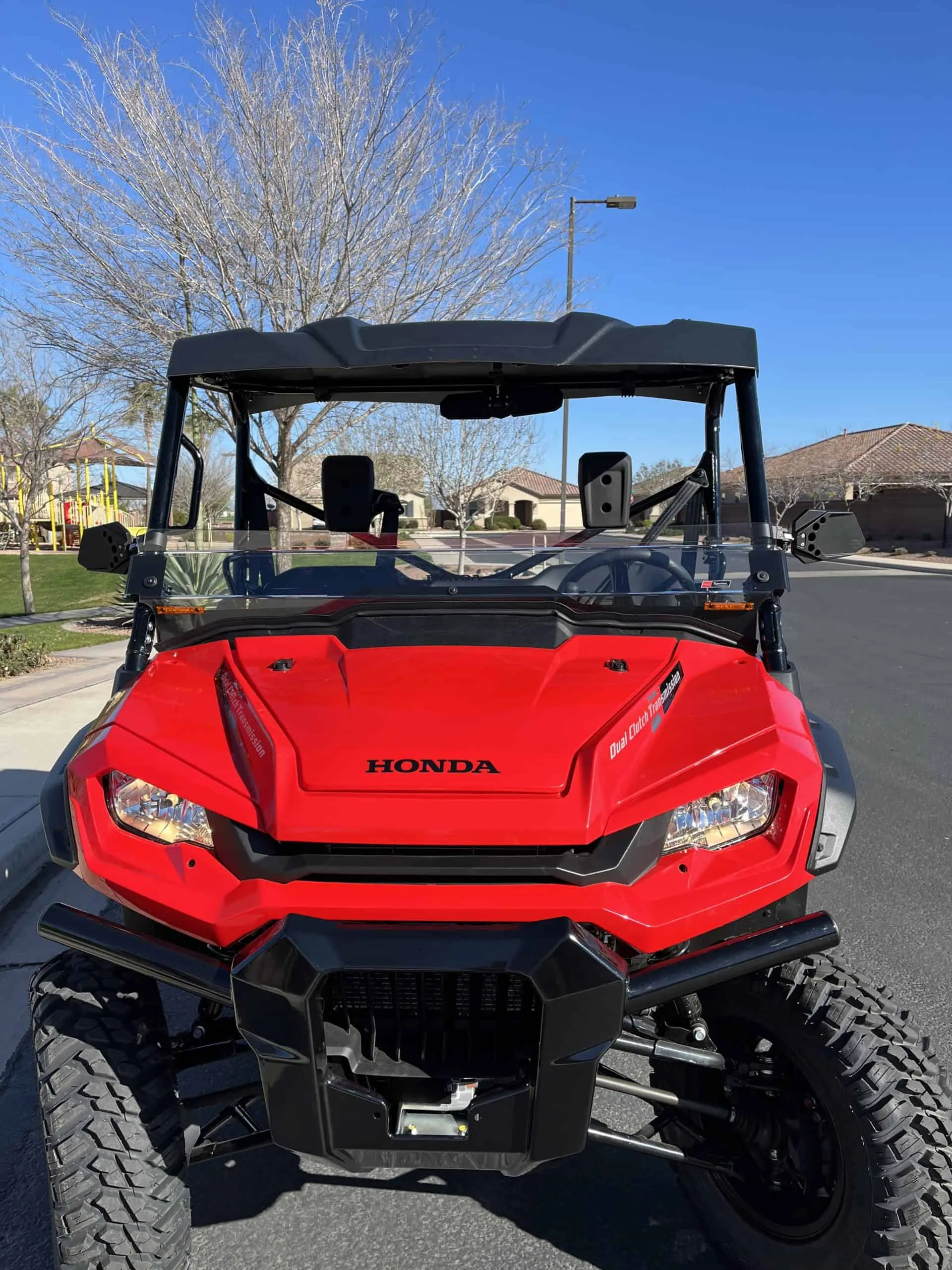 Honda Pioneer 1000 avec rétroviseurs en aluminium usiné