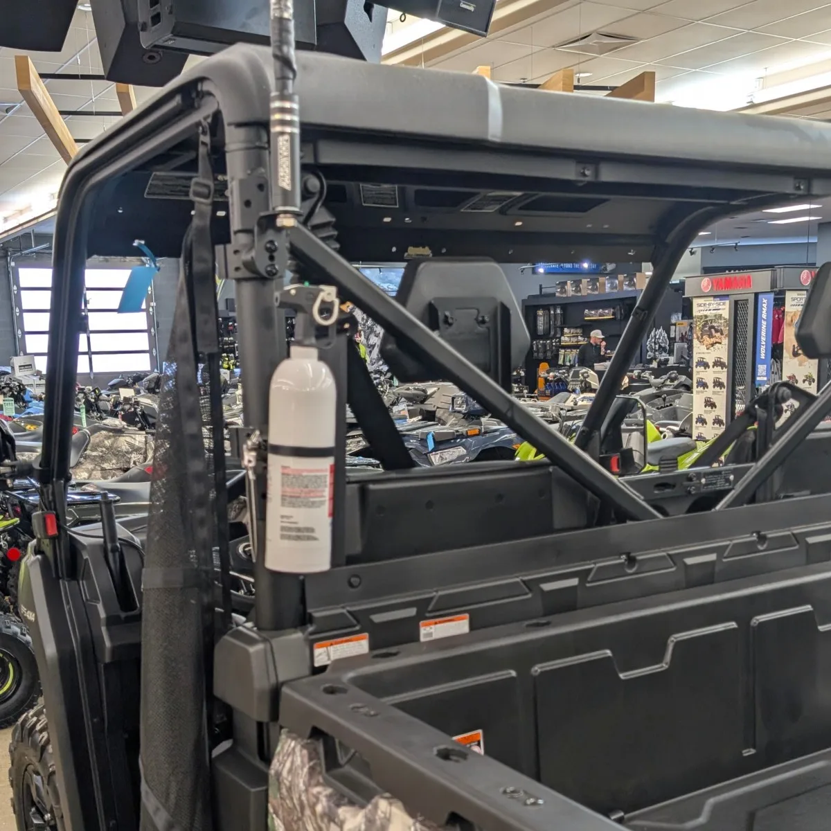 CF Moto U Force avec support de fouet en aluminium et support d'extincteur