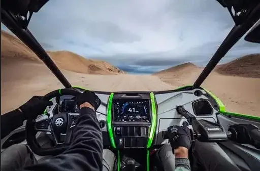 Vista do cockpit do Kawasaki Teryx H2